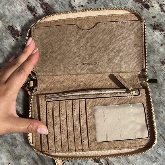 Michael kors wallet - Picture 3 of 6